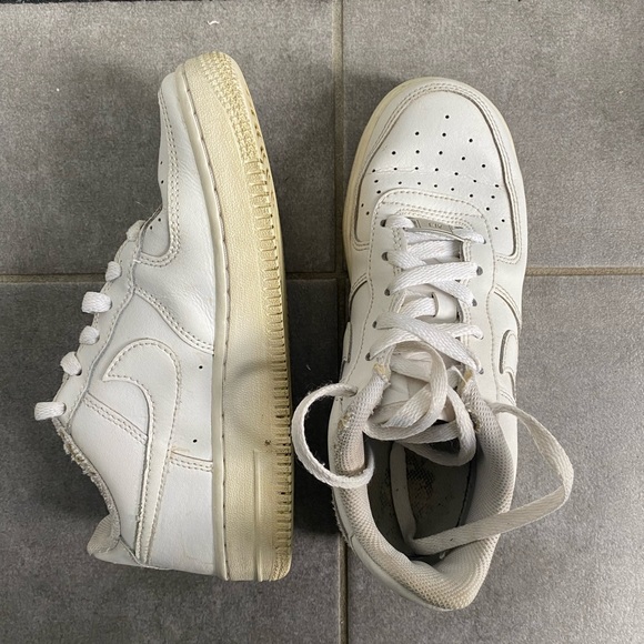 White Classic Nike Air Forces - Decent condition - Size 4Y - Picture 2 of 5
